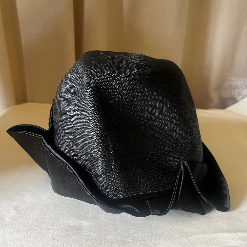 Vintage 1920s 1930s Lasdon New York Black Cloche Hat Satin Trim Art Deco‎ Small